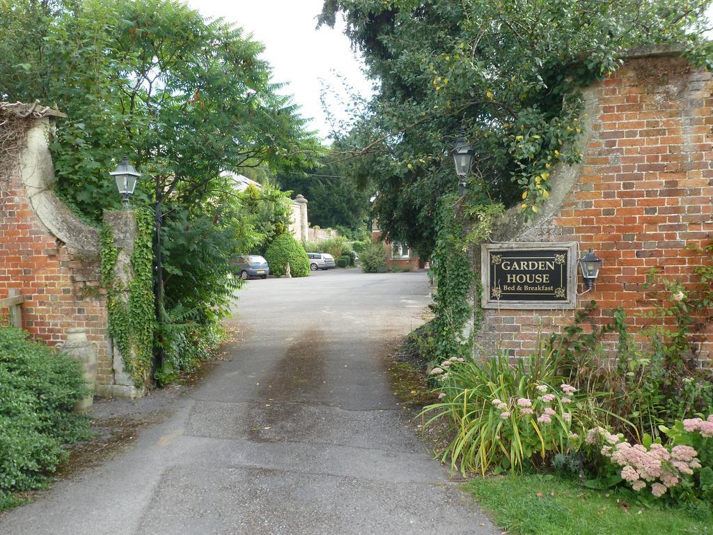 The Garden House Grittleton Bed & Breakfast ภายนอก รูปภาพ