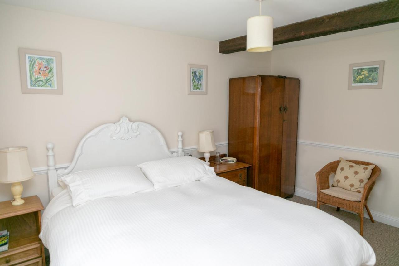 The Garden House Grittleton Bed & Breakfast ภายนอก รูปภาพ