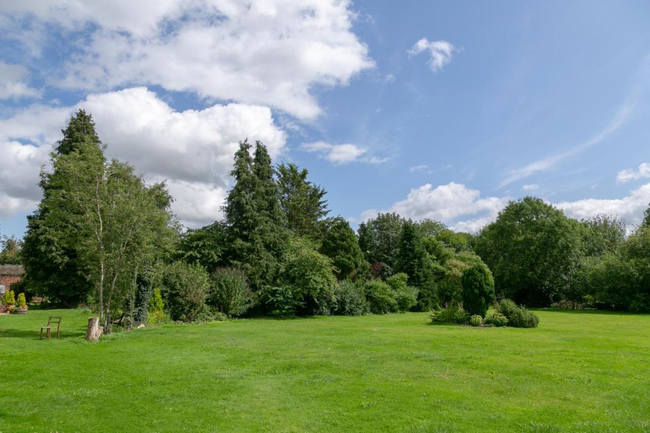 The Garden House Grittleton Bed & Breakfast ภายนอก รูปภาพ