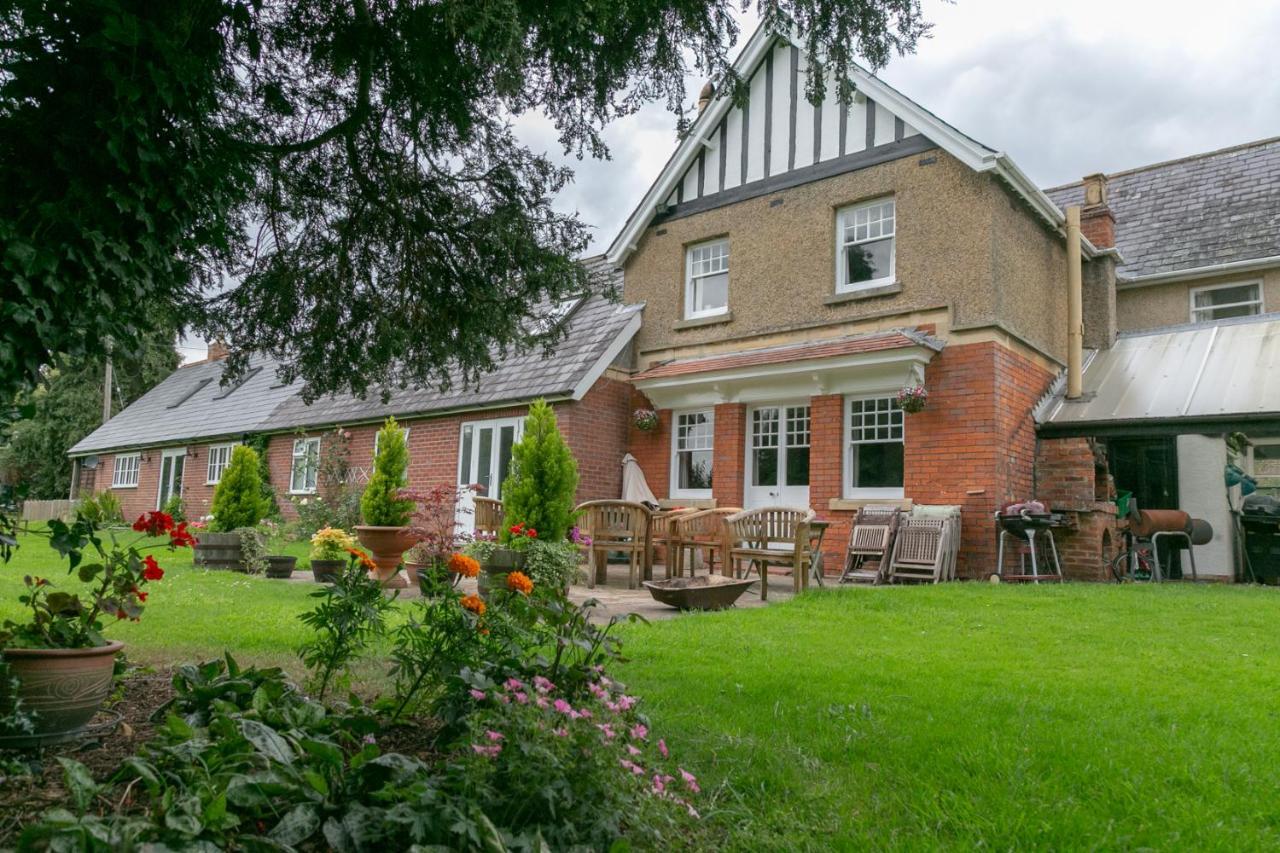 The Garden House Grittleton Bed & Breakfast ภายนอก รูปภาพ