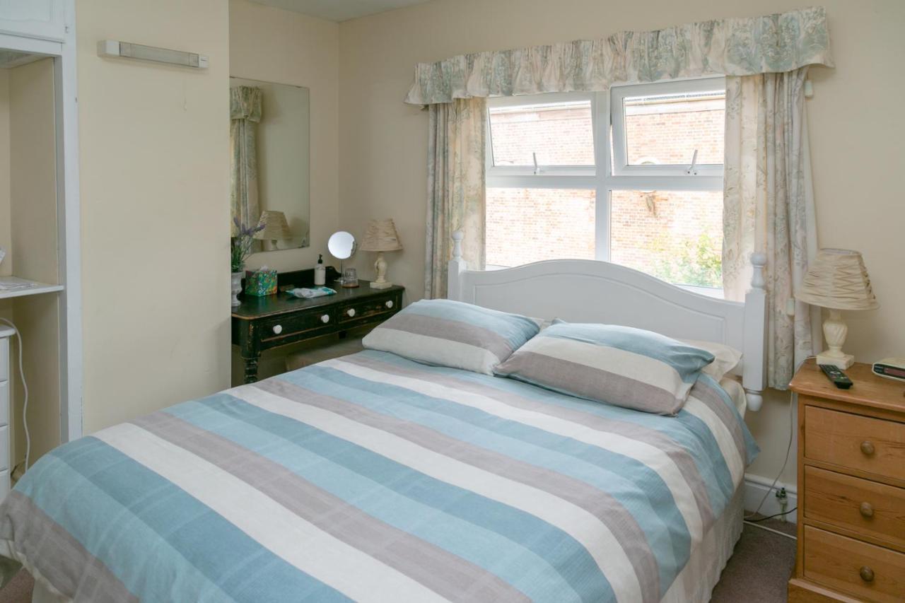 The Garden House Grittleton Bed & Breakfast ภายนอก รูปภาพ