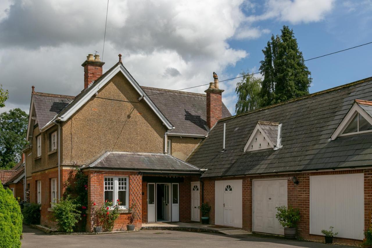 The Garden House Grittleton Bed & Breakfast ภายนอก รูปภาพ